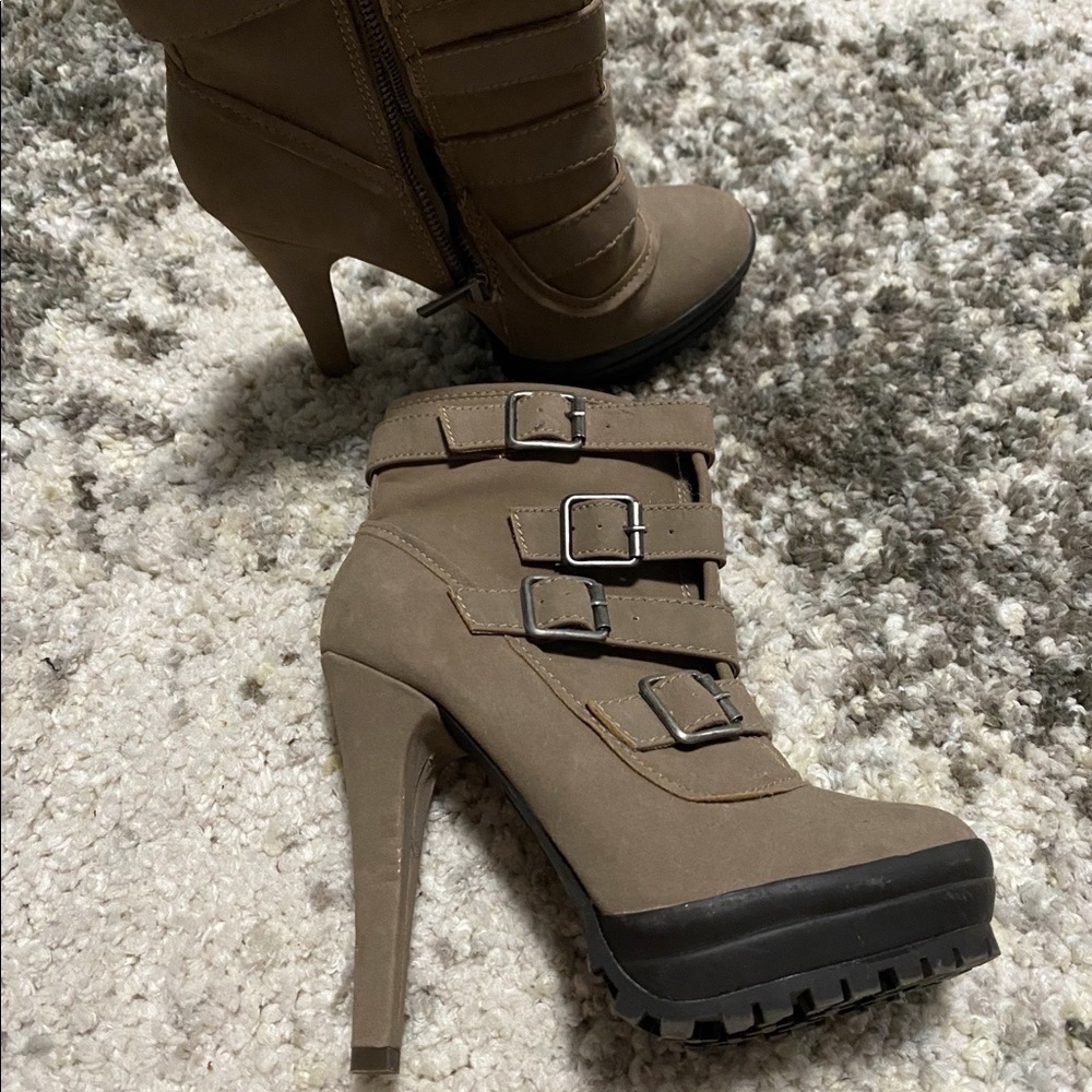 Winter heel boots size 7